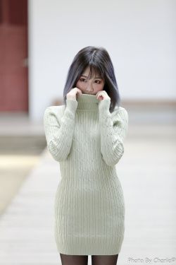 他趴在我两腿中间吸我电影
